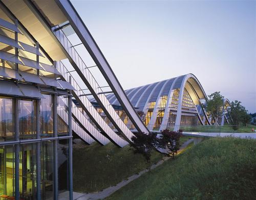 Die weltweit wichtigste Klee-Sammlung, Wechsel-Ausstellungen, Konzerte, Lesungen & Agrikultur - vereint im von Renzo Piano entworfenen Kulturzentrum.