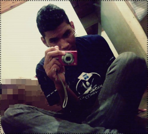 Ele grita comigo e depois vem me abraça, ele me bate mas sei que me ama. Ele é um bobo, vadiu.. mais é como um irmão pra mim. eu te amo M.A // @_poxathaay