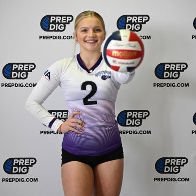 5’5 | Setter | Varsity Abbotsford  High School Setter | Wisconsin Ice 16 National Setter |