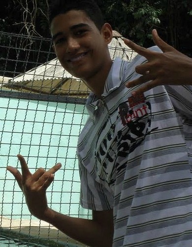 Moreno alto, bonito e sensual Talvez eu seja a solução dos seus problemas
Carinhoso, bom nível social,inteligente e à disposição.........