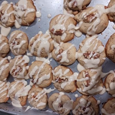 My name  is Mz Fern I make all kinds of homemade baked goods and chocolate pretzels chocolate pops for all Occasions specialty banana bread and cookies