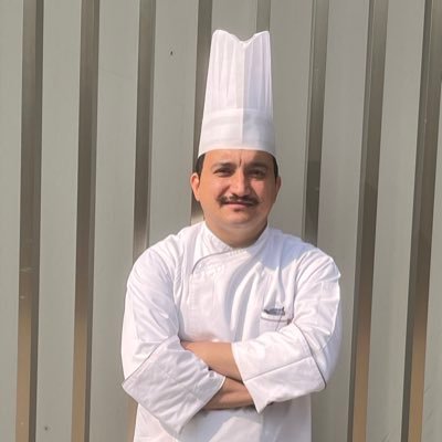 Professional and Skilled chef with 12 years of high-volume kitchen and custom menu food preparation experience.Entrepreneurial, innovative, and creative.