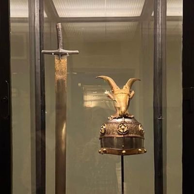 Calling for and demanding the safe return of Skanderbeg's legendary helmet and sword that Vienna seems to think is theirs. It is not.