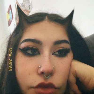 v4ginapple's profile picture. • 🇮🇹🇮🇷🇪🇬• she/her ~they/them• fine dining and breathing • ~ACAB~ #blacklivesmatter