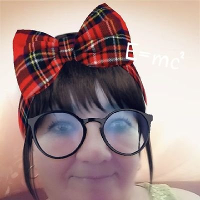 AnabelTell10021's profile picture. 
