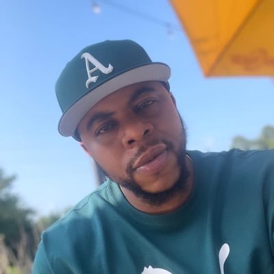 Classical trained Chef. Taylor to You catering CEO. Owner of BURN ONE ROLLING PAPERS. Host of the THE ANYTHANG ZONE podcast🏁 LinkUpKrew Host #Eaglesnation 🏁