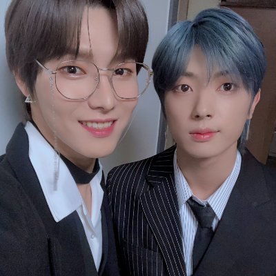 ♡ WEVE 위브 1,2기 who yells about Kanghyun & Yonghoon ♡ runs @onewe_schedules - updates on Onewe's Schedule ♡ Fan account ★ Owner of ONEWEcord on discord ♡ 25+ y/o