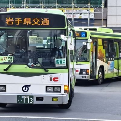 キュービックの町に住んでいるバスニキです！岩手県交通やバスコレ、電車ネタなど…(時々別ネタも…)素人なのでダメなところ指摘よろしくお願いします…あと、営業所内での写真やバス関連の音声は全て許可を得ています。スマホなので画質わるいかも()背景は日替わりです！