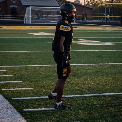 davv_yrn's profile picture. 5’7 | 165 | slot /rb| @Shabazzhsfb | Family | Faith | Football