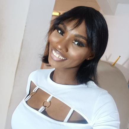 _GlowUpGoals's profile picture. ✨ Makeup artist with a creative touch🎨 | Music enthusiast spreading good vibes.🎶💄 | Blending beauty and beats! 💖 #MakeupMagic💄 #musicLover