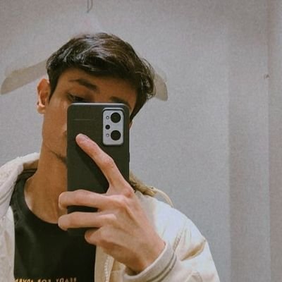 tknishh's profile picture. having fun hacking nowadays, earlier - @mydukaanapp