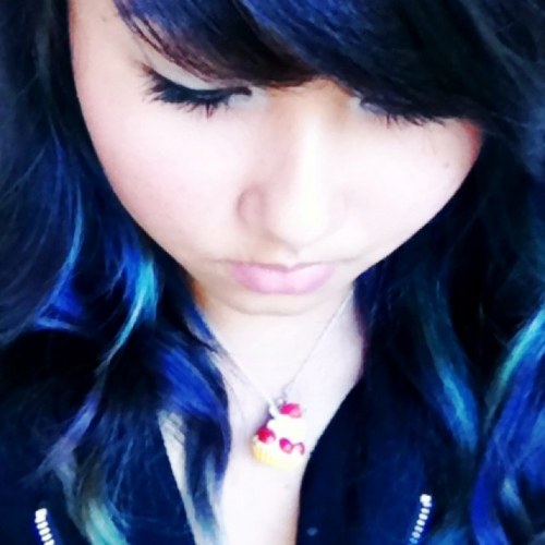 TinaLovezz's profile picture. i am an asain chick who loves anime, w.o.w., rock/alt./tecno. music....XD and i luv u!!!!!!