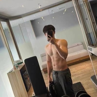 Mr_mo001's profile picture. 97后魔都高颜值couple，喜欢玩麻将（新手），密室，剧本杀，素质交友希望你们也是高颜值有素质。
❌单勿扰❌！！！