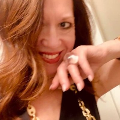 LoglisciKarin's profile picture. 