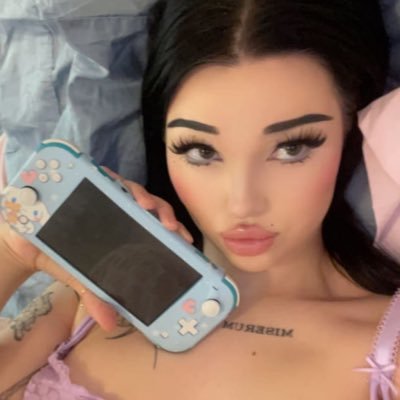 addicted to animal crossing & boba🦇 come chat w me ;)