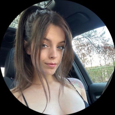 Elvasnaps_'s profile picture. your favourite british snack 👅