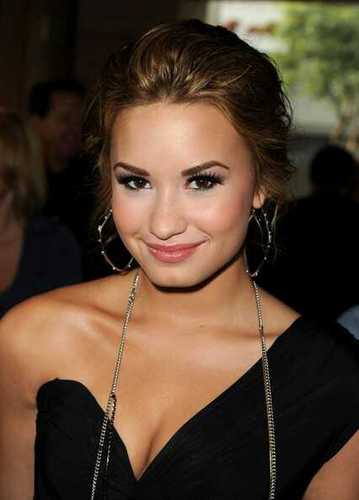 Love Lovato. Follow me?