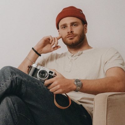 Hey, I’m Jake. I’m building Thursday Labs, a podcast studio for hypergrowth founders, and I host The Optimist, a podcast about men’s mental health.
