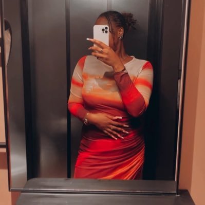 _xcmh's profile picture. a lucky libra in her element 🥀