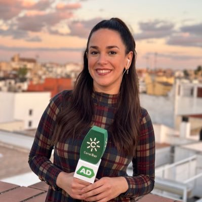 Periodista. Hago zoom a la actualidad de Sevilla en @adirecto. Quiero conocerte y contar tu historia.