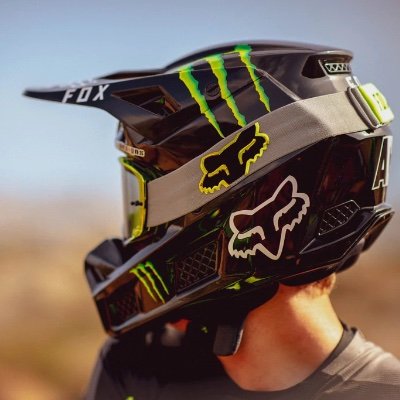 20s gearhead into: mx gear, ski gear, military gear, spandex (sometimes) | NSFW🔞 | DM's are open, come and say hi! 😉