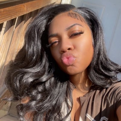 Mother of a young black King & Queen🤴🌹👸🏽Realer than real , and more solid than most 💍🌸 I bend but don’t break .! my battle scars are my motivation 💪🏽