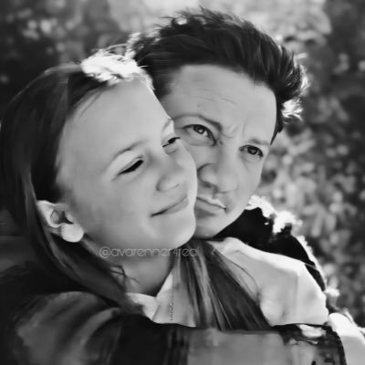 ❤ for Jeremy Renner and his precious daughter! (Fanpage)