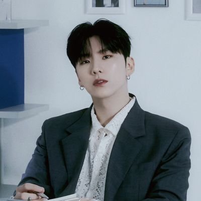 (Roleplayer / BIL) - Born in 1993 and now become Monsta X's main vocal, Yoo Kihyun is the name. Part of Monskilla and 93z crew. 24/7 alora's ♡