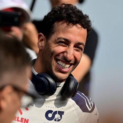 R3CCIARDO's profile picture. fuck 'em all