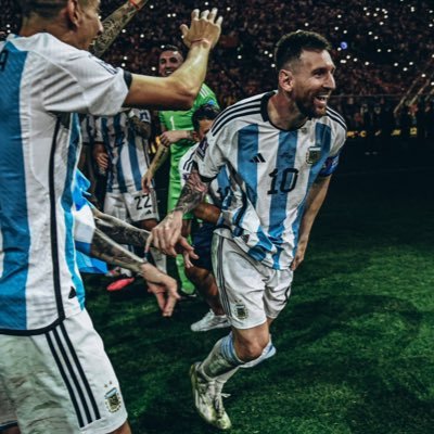 @FCBarcelona @Argentina @SEFutbol ペップバルサに魅了されクレ一筋。ロマン派クレ