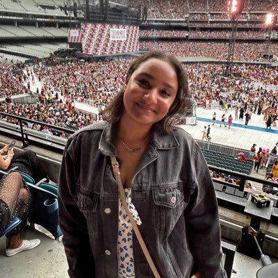 ddiviya_'s profile picture. like a million little shining stars had just alligned