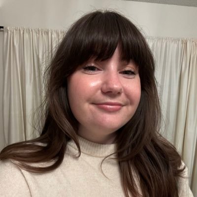 msroyalenglish's profile picture. 