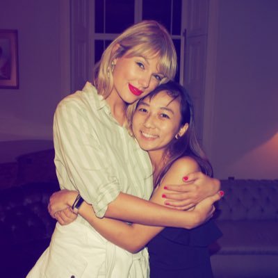 we’re all tied together w a smile | reptourlondon 1989toursg redtoursg eras sg n1, 4,5,6 | lover secret session London 02/08/19 t liked x2 tn x1