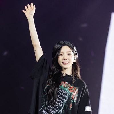 greywineee's profile picture. -