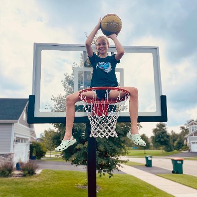 hsimonsen14's profile picture. 2031 | 5'6" | Point Guard/Combo Guard 🏀⚽