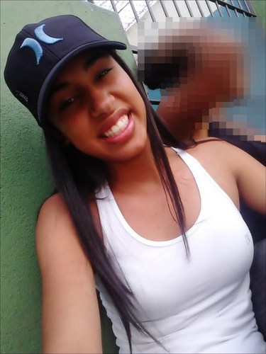 Quando você ama alguém, você não se importa com a opinião dos outros e não mede esforço para estar com ela *-*