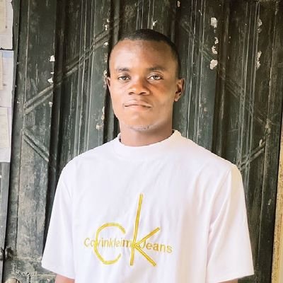 (Electronic engineer) 
(Manchester United fan 🔥🔥) 
For business WhatsApp  @ https://t.co/MckWCkOTri