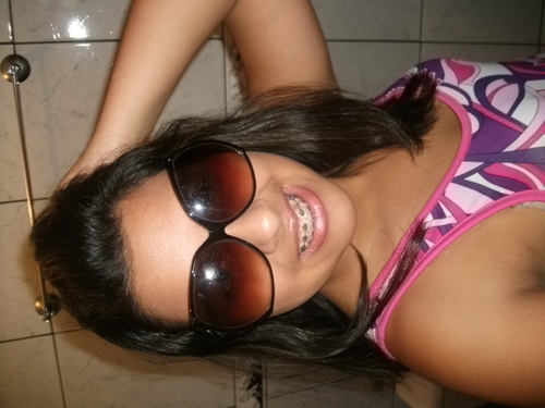 Bom, Sara Dias gosta de fazer novos amigos, é simpática, esforçada no que faz, alegre e o MELHOR de TUDO, tenho Jesus em minha vida!!! *--*