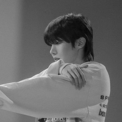 imfkinglonely's profile picture. (FAN ACCOUNT) 
YOU'RE IN DANGER
🎭👨‍🚀👖💌🥢💙🪐🪽7️⃣🛬🍾💛
Proud BTS X ARMY 💜. OT7. 🫶🏻 Apobangpo
Because 🤍 wins all.