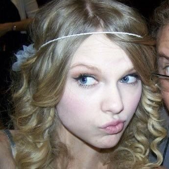 roslczka's profile picture. We never go out of style || SAW TAYLOR