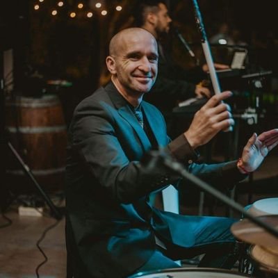 Músico / Percusionista

🥁 Grupo Es Lo que Hay
🥁 La Noche del Pela
🥁 Revista Tabú
🥁Grupo Murguero Los Mirasoles