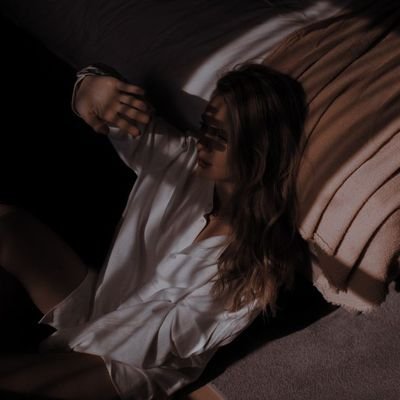Adora livros dark romance
è apaixonada por filmes e séries