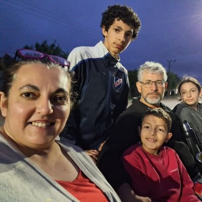 Mamá de 3 Stephany, Diego y Lucas Télez Quintana 

Legisladora departamental por el FA en Flores