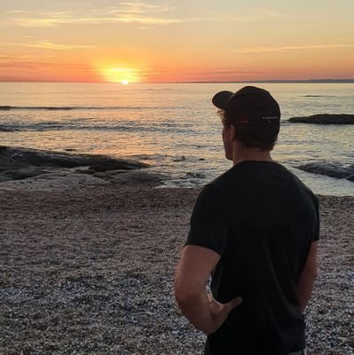 maxwax__'s profile picture. PM en @itti_digital / nadie sabe nada