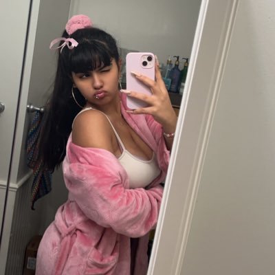 18 y.o 💅🏽💸❤️🎀 I love pink and I love myself. 𐙚*•౨ৎ˚₊✩‧ Follow me on insta? :} https://t.co/W0sTYovaGp