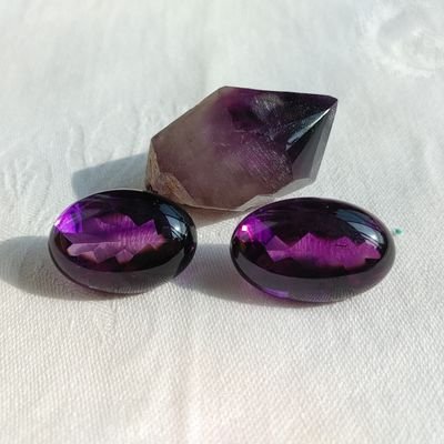 og68550284's profile picture. 춘천옥.자수정등 다양한 보석원석과 장신구를 수집.판매합니다.
그래서 이름도 수정과 옥석=수정옥석
(옥반지.옥팔찌.자수정.곡옥 장신구 등등)
+곡옥 자료.연구