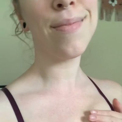 a la gal who 's being silly, jamming to Ghost, eating yummy food & taking nudes. Sub to chat & enjoy my best pics & sexy vids