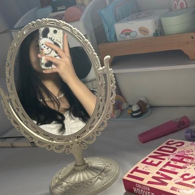 preloved_cilla's profile picture. Instagram & TikTok : @cilla_reads