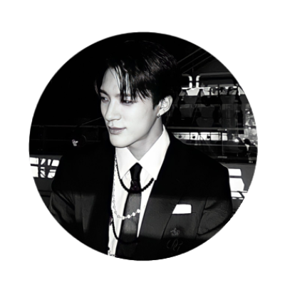 Etched by the sheen in diaphanous wiles of Lee Jeno.