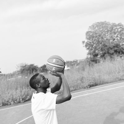 sports lover(football,basketball,Lawn Tennis, Hockey,Boxing)| Chelsea fan| loves Music, Books| Fan of language,speak English and French,Spanish(soon)